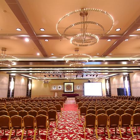 Dedeman Konya Hotel Convention Center Exterior foto